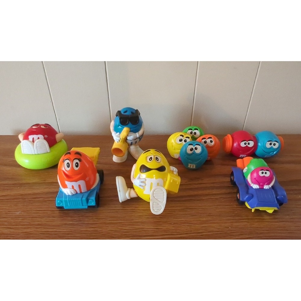 Lot of 7 Burger King M & M Vintage Toys 1991 & 1997, Dispensers & Pull Back Toys - Picture 1 of 5